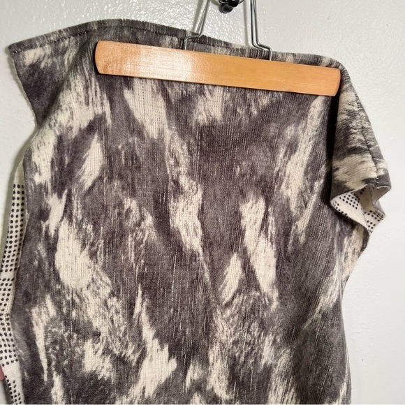 MICHAEL Michael Kors Infinity Scarf Cream Gray Geometric - Picture 6 of 10